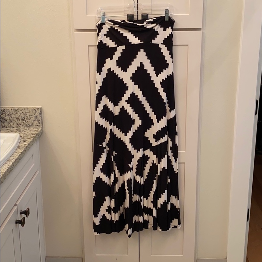 Black and white maxi skirt